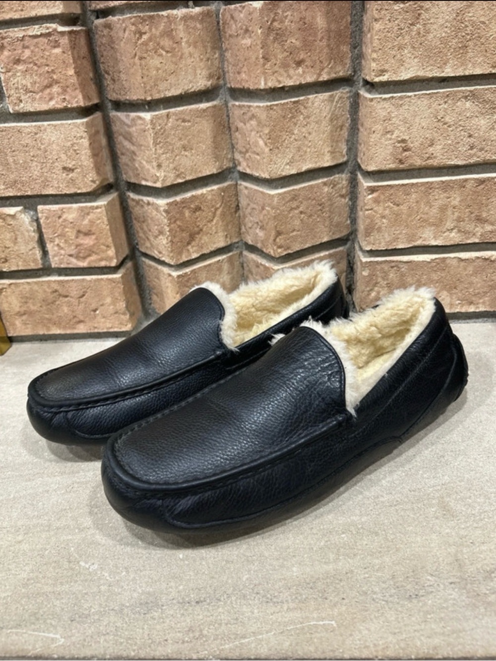 UGG 'Ascot' Pebbled Leather Shearling Lined Driving Loafers in Black US Men 14